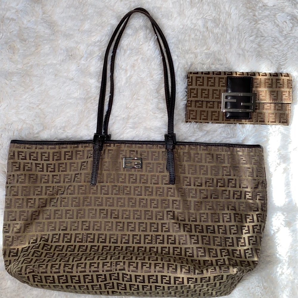 Authentic FENDI Roll Tote w/ matching wallet ☀️